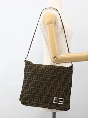 FENDI Zucca Canvas Shoulder Bag Black Brown Auth ka3016